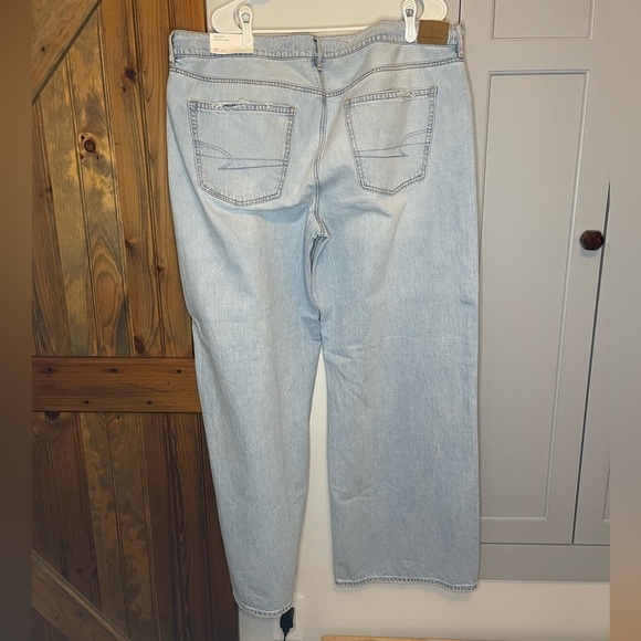 NWT Womens American eagle distressed jeans - Picture 4 of 8